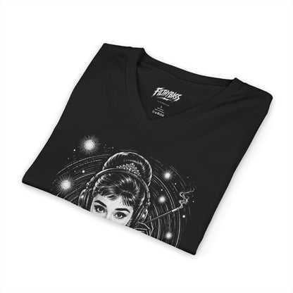 Audrey Hepburn stays unmoved on Bass - FILTHYBASS - V-Neck Shirt