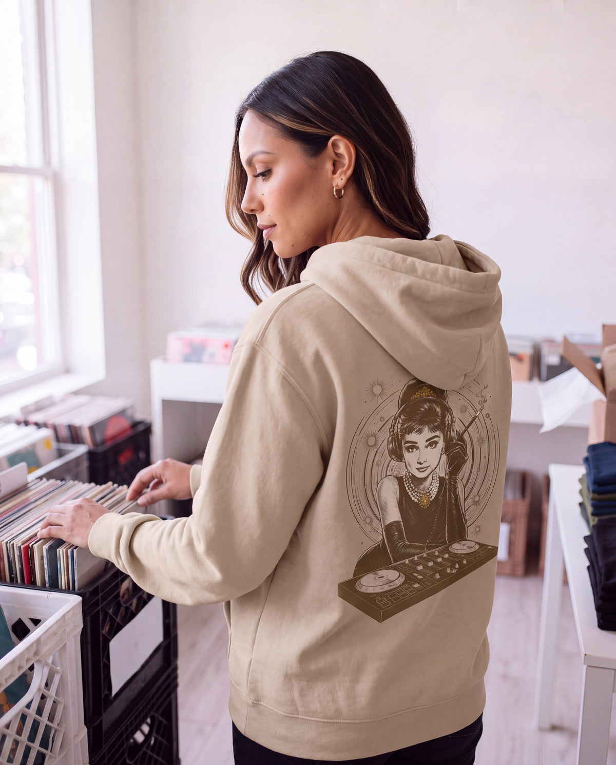 Audrey Hepburn stays unmoved on Bass - FILTHYBASS - Organic Hoodie - Earth & Gold Print — lifestyle
