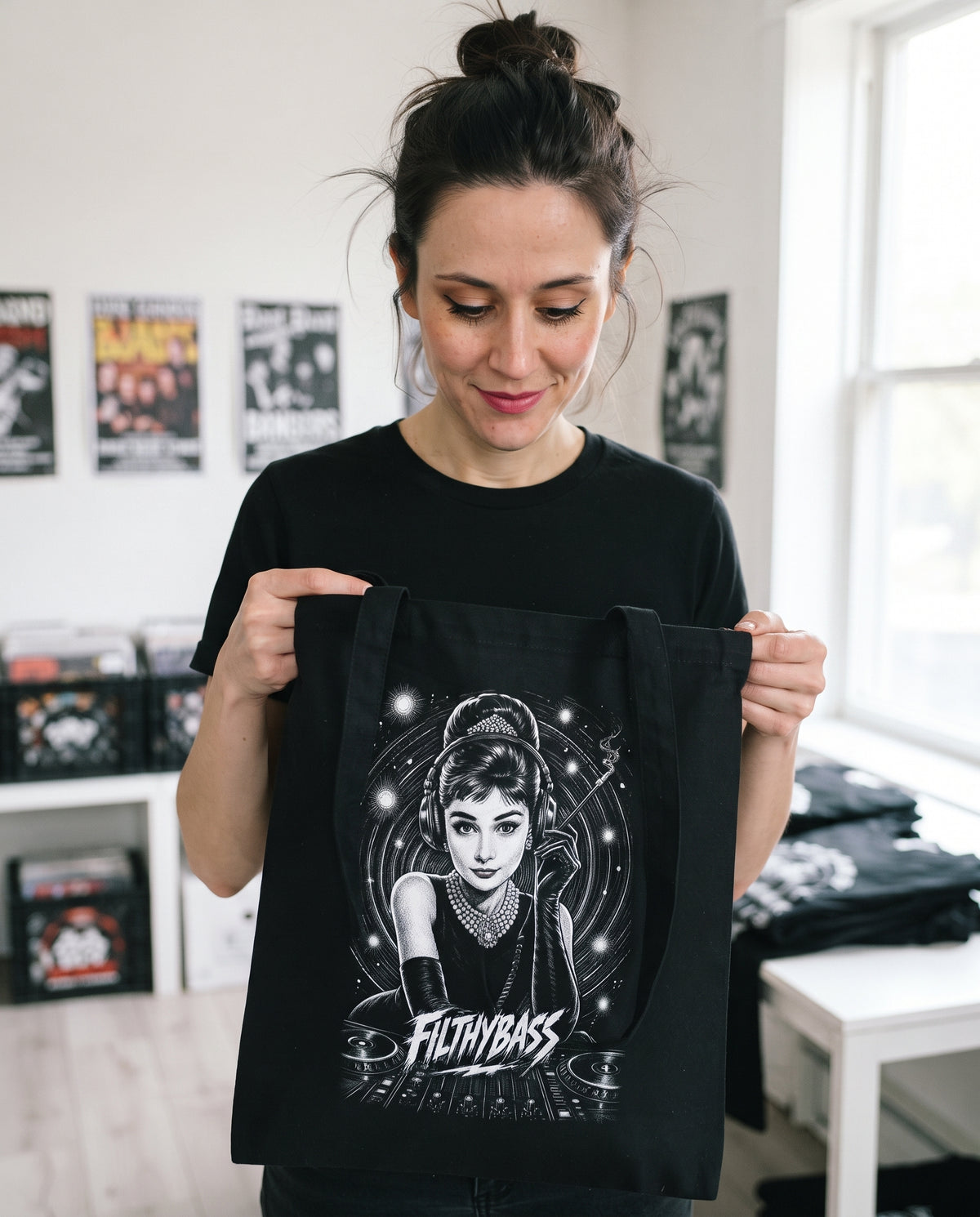 Audrey Hepburn stares into the soul - FILTHYBASS - Tote Bag