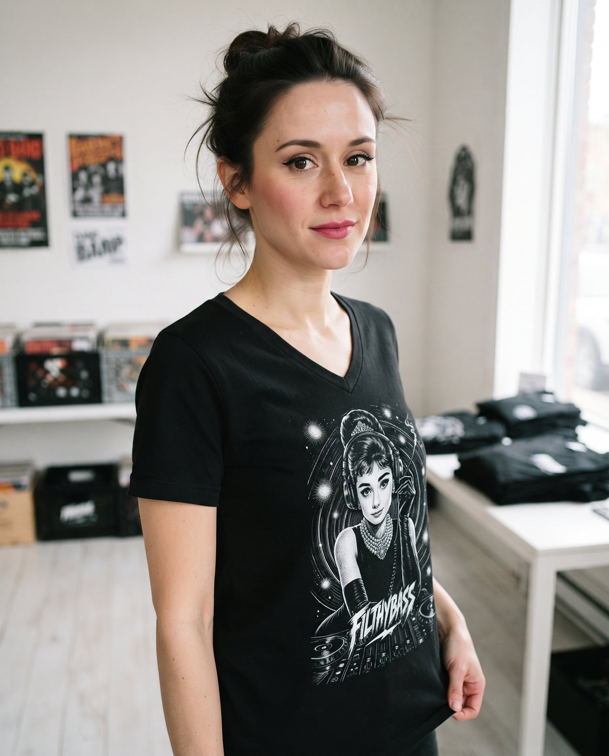 Audrey Hepburn stays unmoved on Bass - FILTHYBASS - V-Neck Shirt — lifestyle