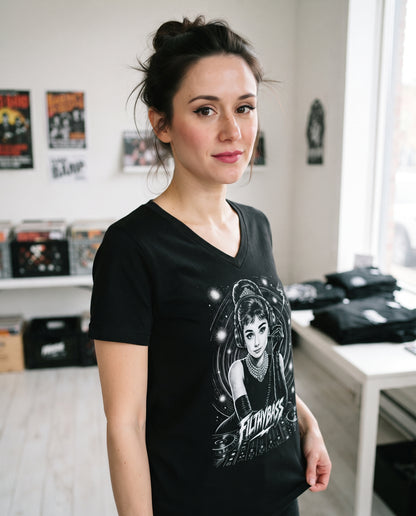 Audrey Hepburn stays unmoved on Bass - FILTHYBASS - V-Neck Shirt — lifestyle