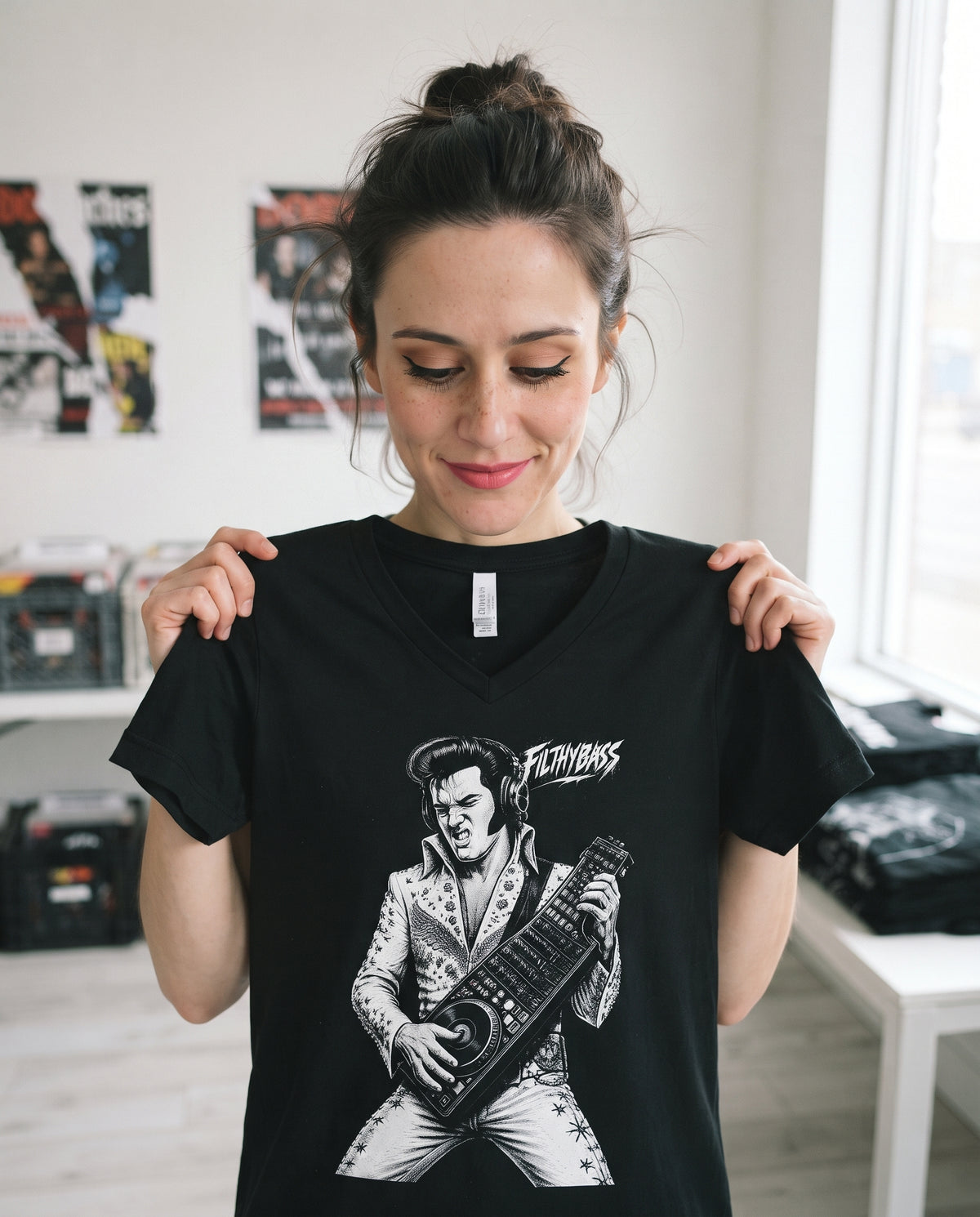 Elvis Rocking the night away - FILTHYBASS - V-Neck Shirt — lifestyle