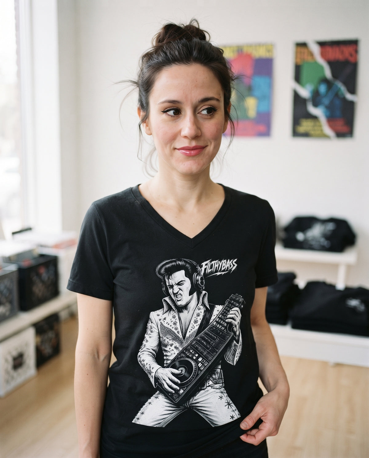 Elvis Rocking the night away - FILTHYBASS - V-Neck Shirt — lifestyle