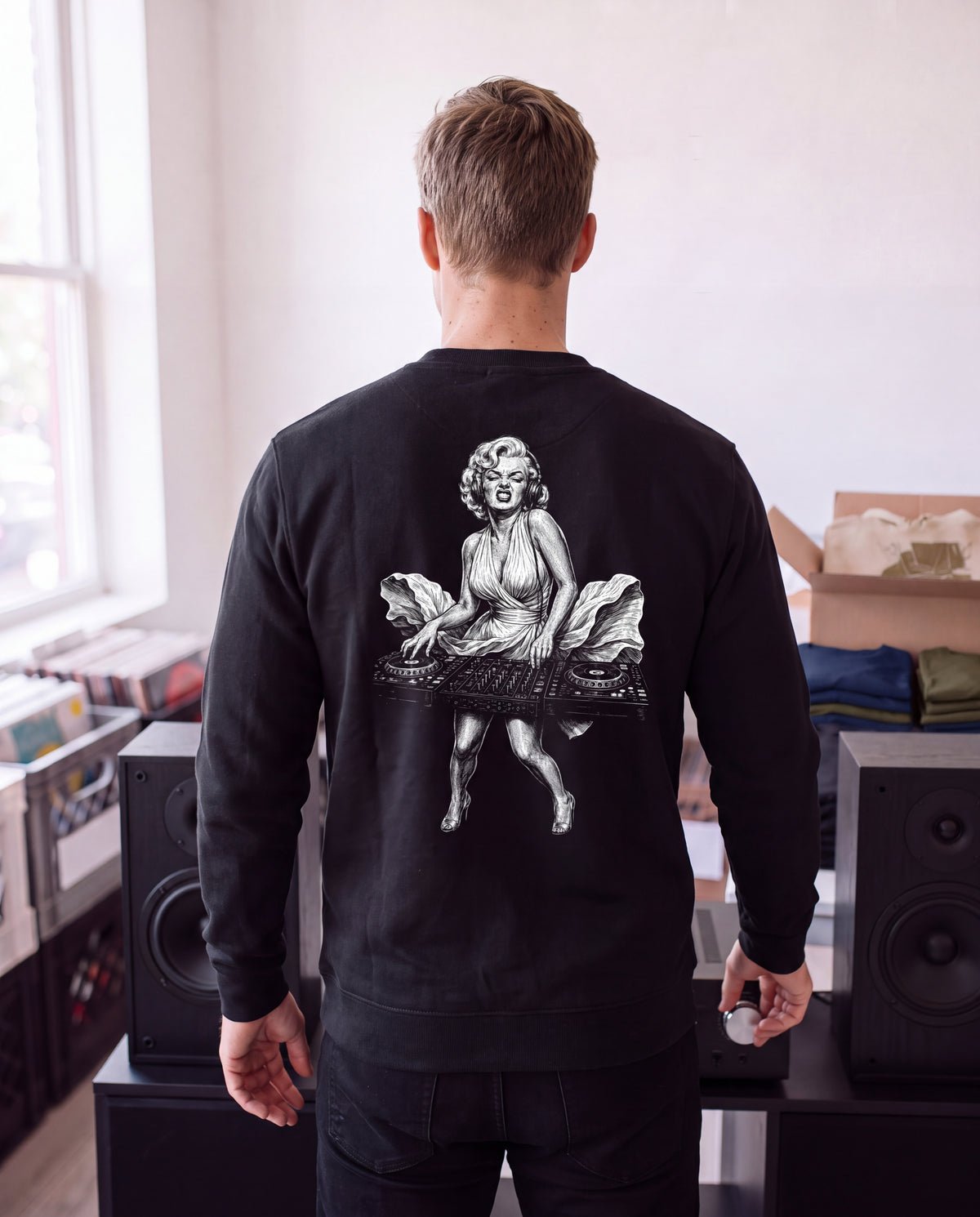 Frame 3: Turning it up · Marilyn